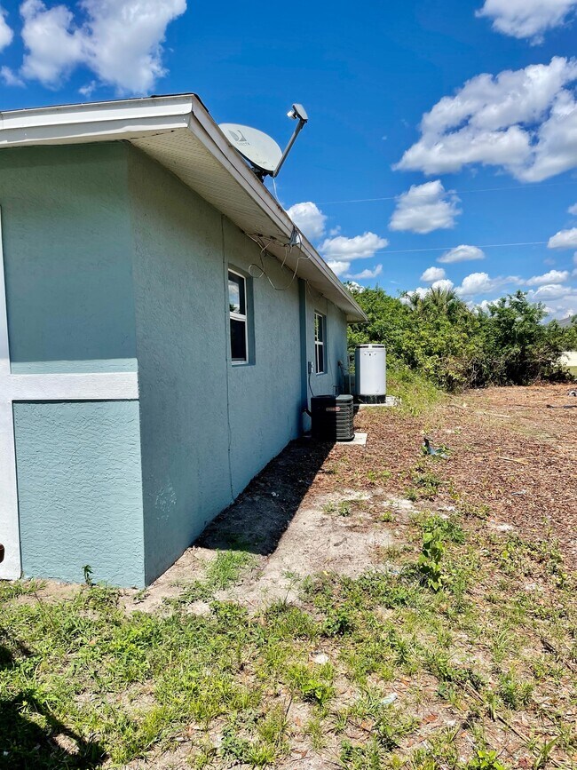 Building Photo - 6062 Lacota Ave