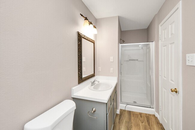 Building Photo - 3919 Vauxhall Dr S