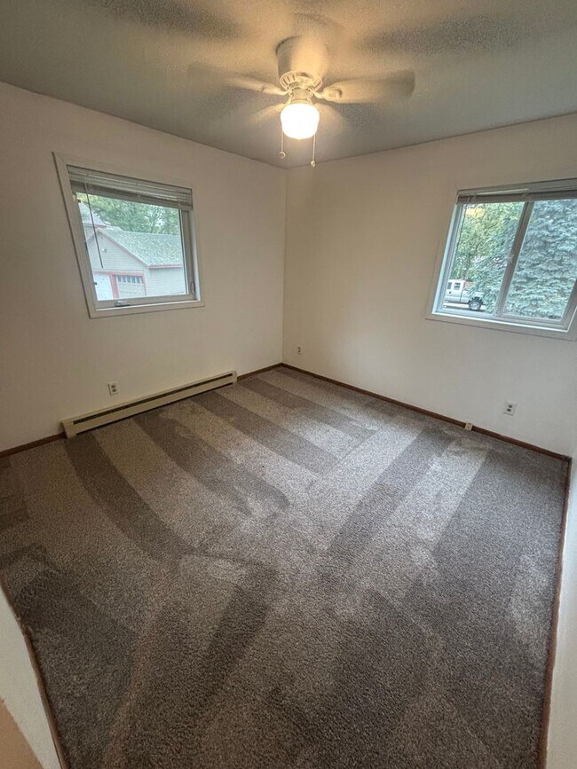 Building Photo - 607 Chinook Ave SW