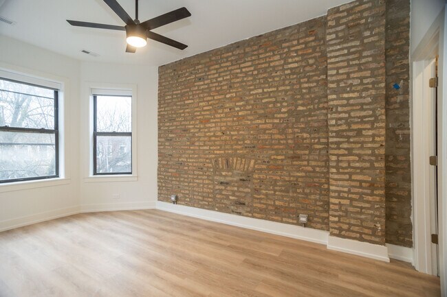 Building Photo - 2254 N Sawyer Ave