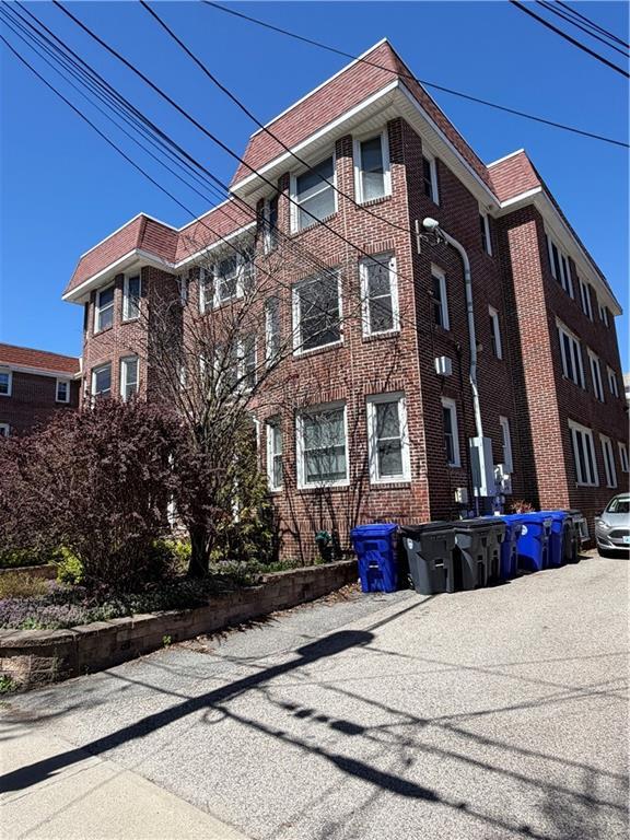 Building Photo - 132 Elton St