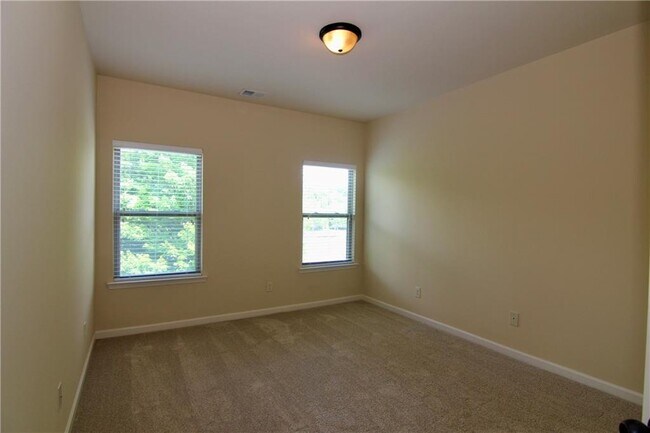 Building Photo - 1660 Jardin Ct
