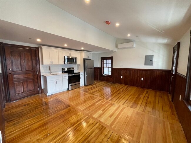 Building Photo - 41 Summer St