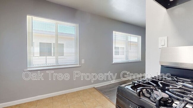 Building Photo - 824 15th St