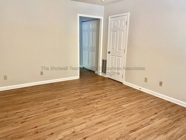 Building Photo - 1443 Schoolcraft Way