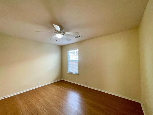 Building Photo - Move-In Special. ½ off the first full month's rent with a 12-month lease.