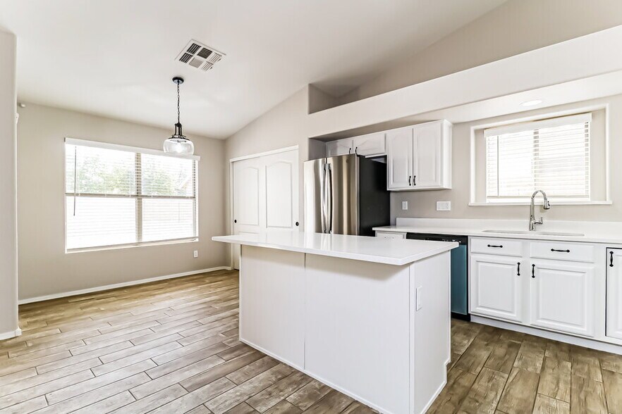 Building Photo - 17205 N Chance Dr