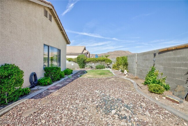 Building Photo - 9590 Bandera Creek Ave