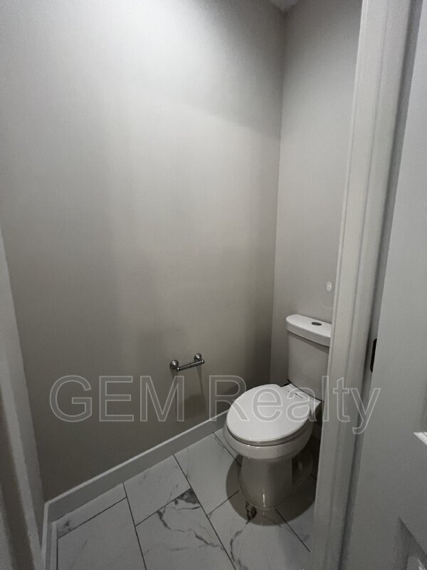 Building Photo - 38 Meadow View Ln