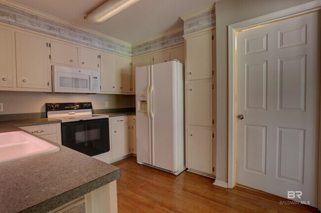 Building Photo - 409 Nichols Ave