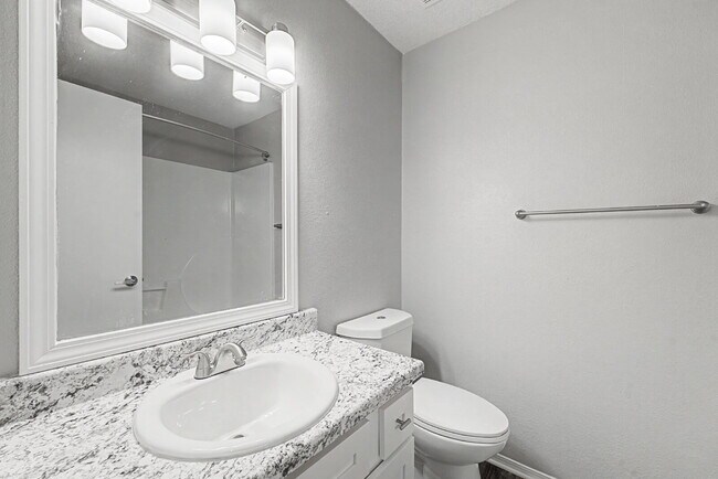 Building Photo - Charming 3-Bed Duplex with Cozy Fireplace on West Thrasher Drive, Fayetteville!