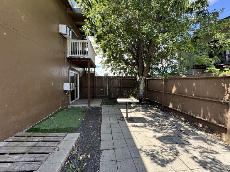 Building Photo - 1712 Arthur Ct