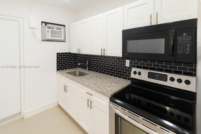 Building Photo - 5807 SW 25th St