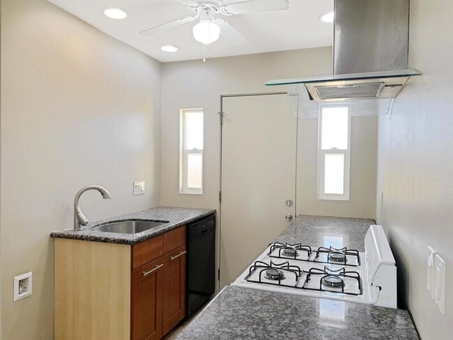 Building Photo - 37219 Melrose Dr
