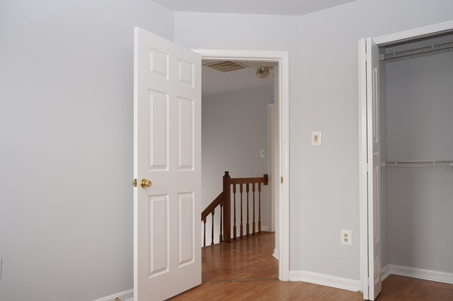 Building Photo - 4 Bedroom 3.5 Bath Townhome in Woodbridge, VA