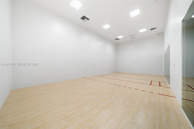 Building Photo - 225 N Miami Ave