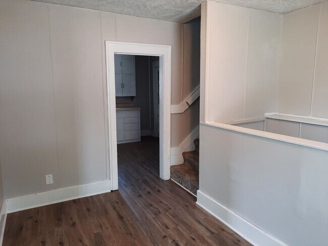 Building Photo - $1195 - 1 bedroom/ 2 bathroom plus 2 bonus...