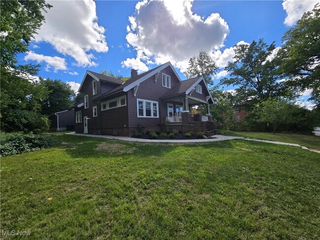 Building Photo - 2728 Euclid Heights Blvd