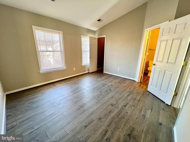 Building Photo - 522 Kyle Dr