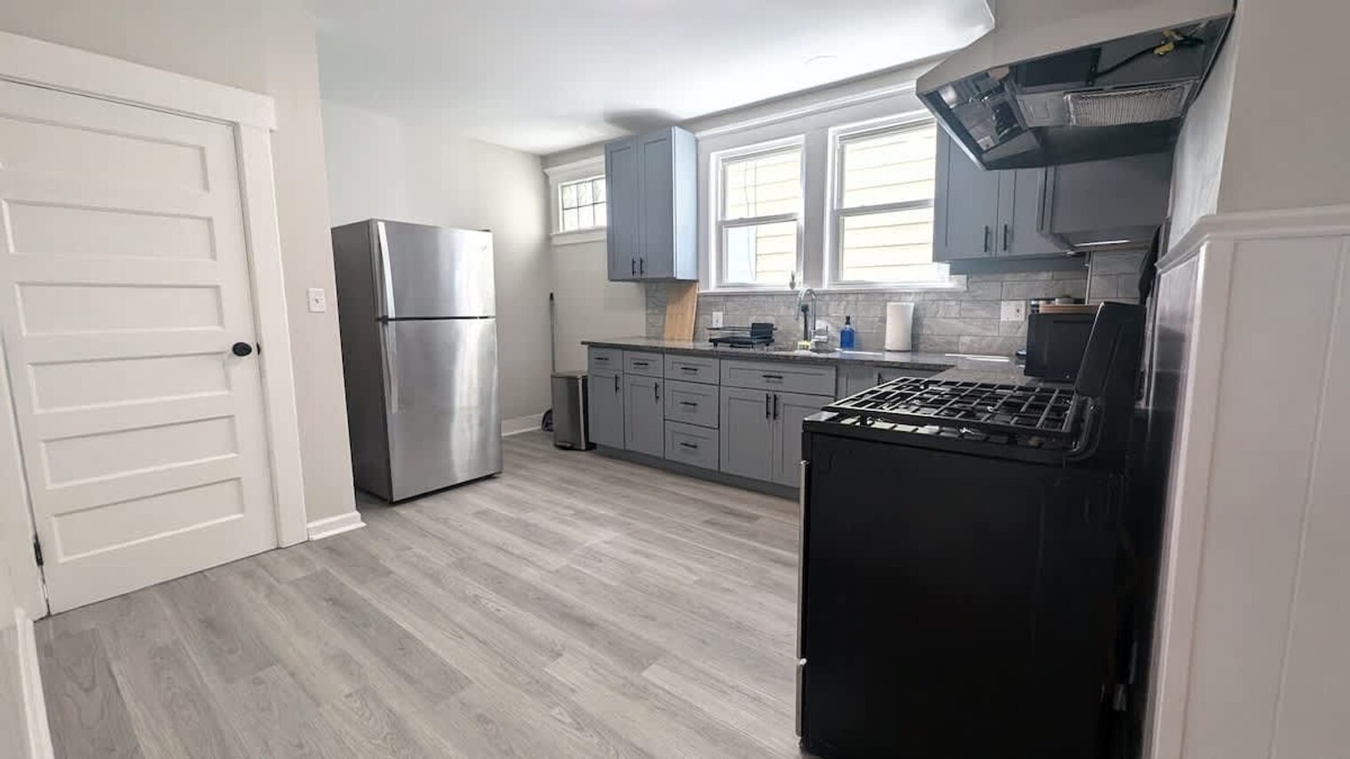 Building Photo - 205 S Essex Ave