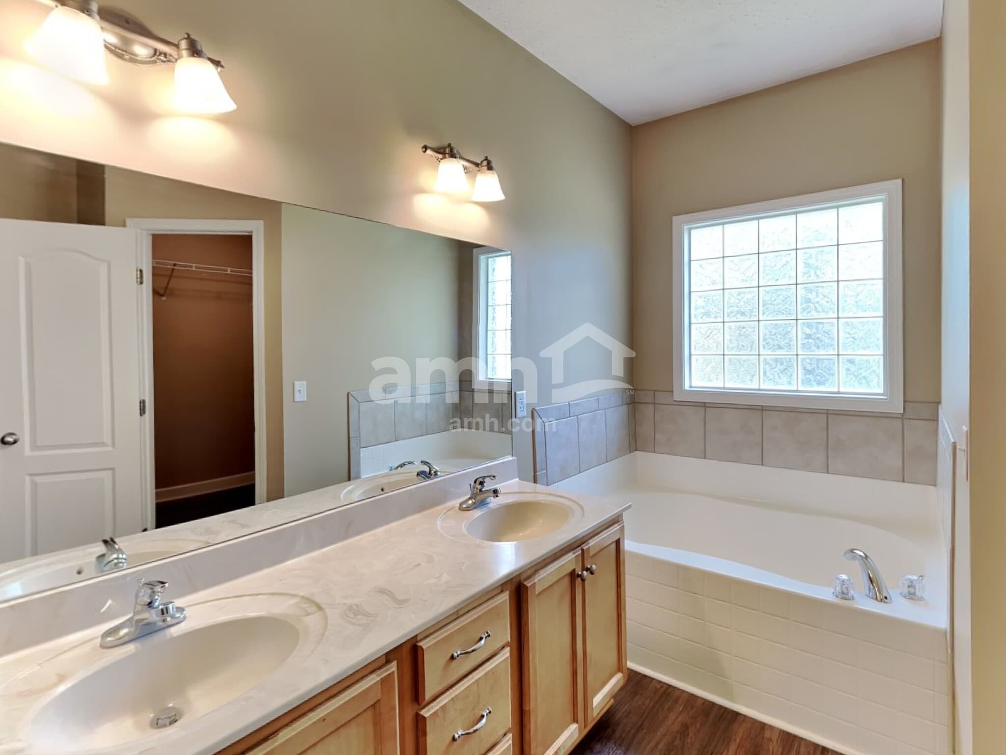 Building Photo - 711 Riata Ct