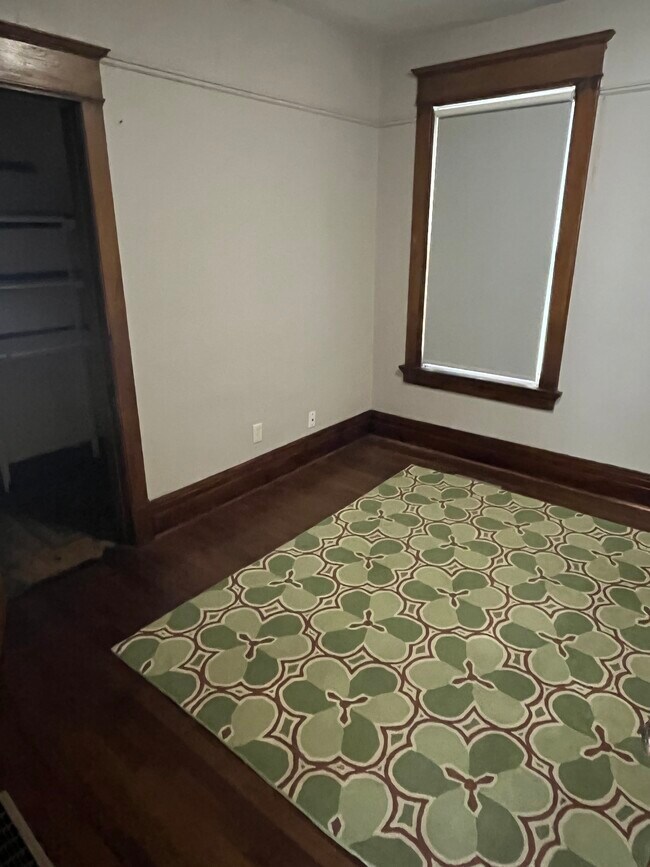 bedroom 1 - 432 E Reservoir Ave