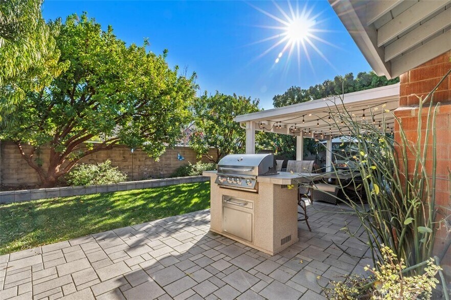 Building Photo - 17552 Putney Cir