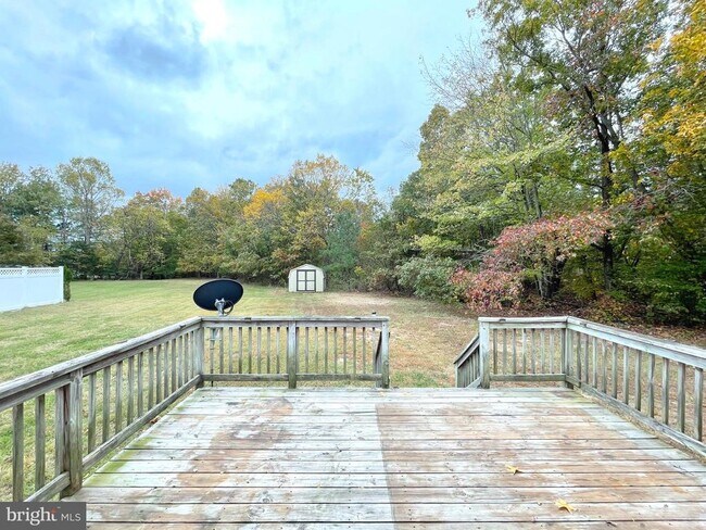 Building Photo - 494 Coster Rd