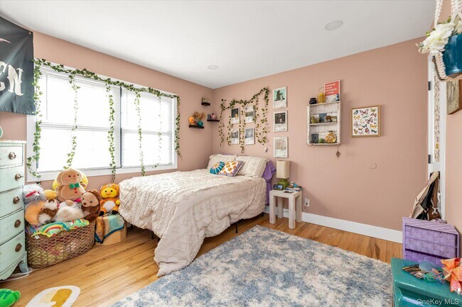 Building Photo - 4 Finch Pl