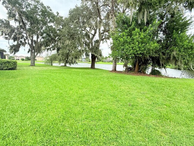 Building Photo - 1905 Fairway Loop