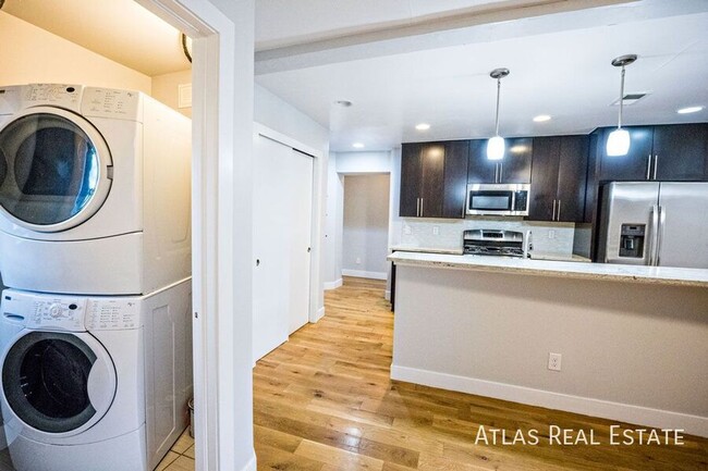 Building Photo - 2nd Floor LoHi 2 Bed 1 Bath with a Private...