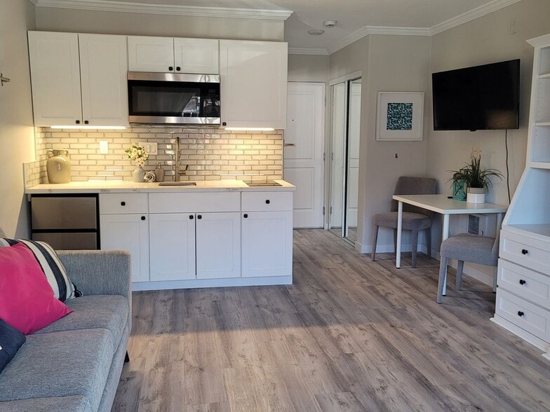 Building Photo - 1021 Scott St