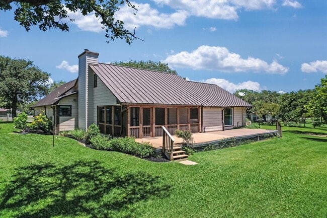 Building Photo - 106 Agarita Dr