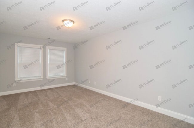 Building Photo - Like new 3 bed/3 bath single-family home f...