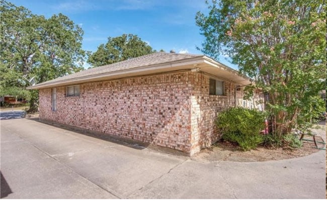 Building Photo - 1200-1202 N OConner Road