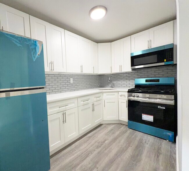 Building Photo - 552 38th St