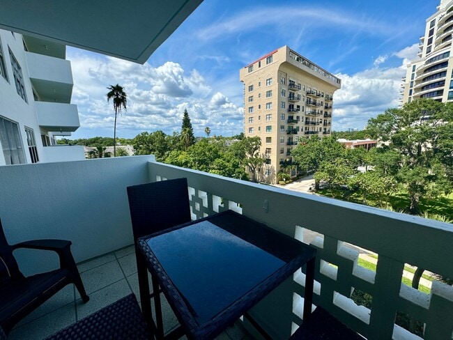 Building Photo - FURNISHED 1 Bed 1 Bath In Amazing Location...