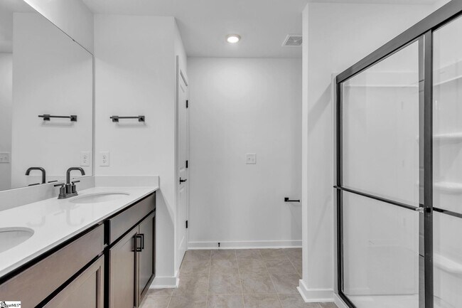 Building Photo - 1250 Westgate Vlg Dr