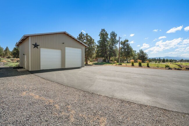 Building Photo - 64144 Pioneer Loop