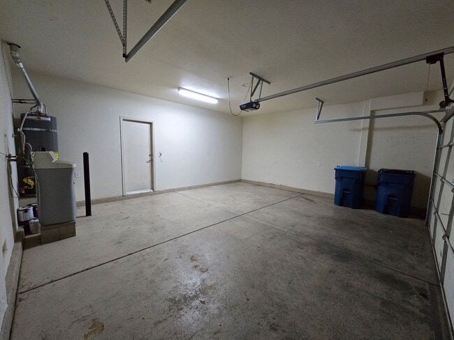 Building Photo - An Amazing 3 Bedroom, 2 Story Home in Silverstone Ranch.