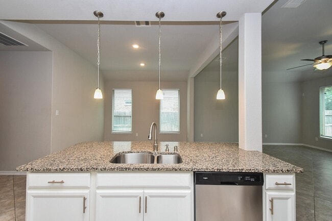 Building Photo - 18522 Hayden Pond Dr