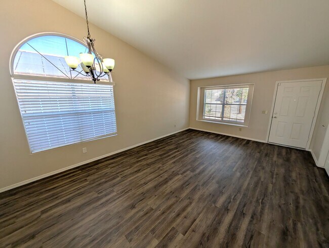 Building Photo - 3 Bedroom Plus an Office Home in the Candlewood Community Near S Cooper Rd and W Warner Rd!