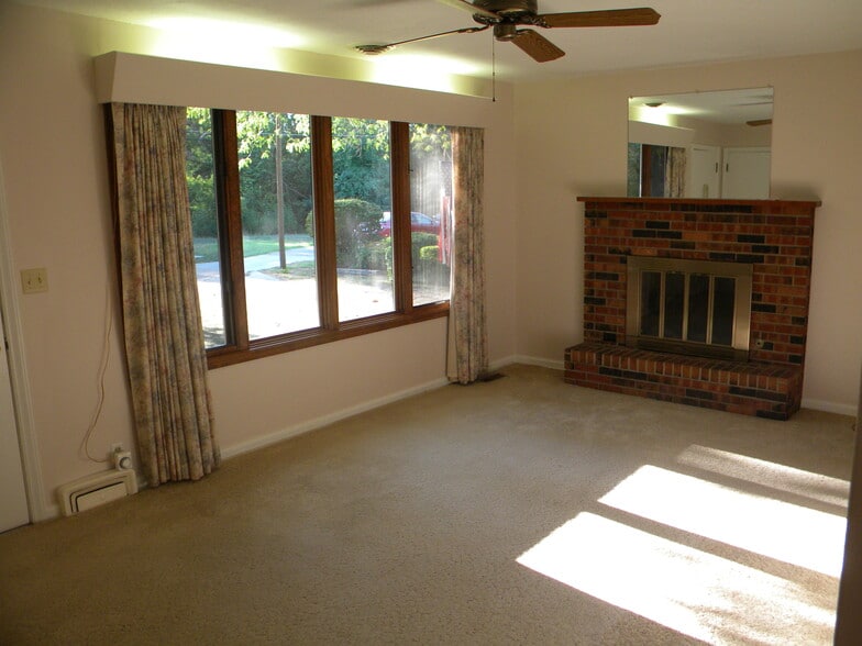 Building Photo - 2018 Barker Ct