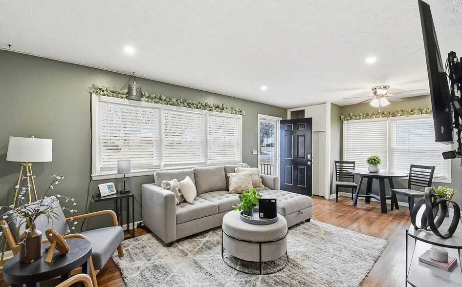 Living Room - 7733 Webster St