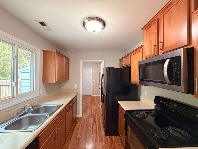 Building Photo - Charming 3 Bedroom Home in Raleigh!