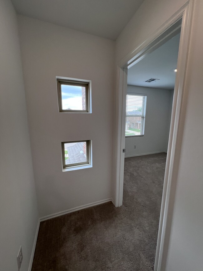 Building Photo - 2305 Wolford Ct
