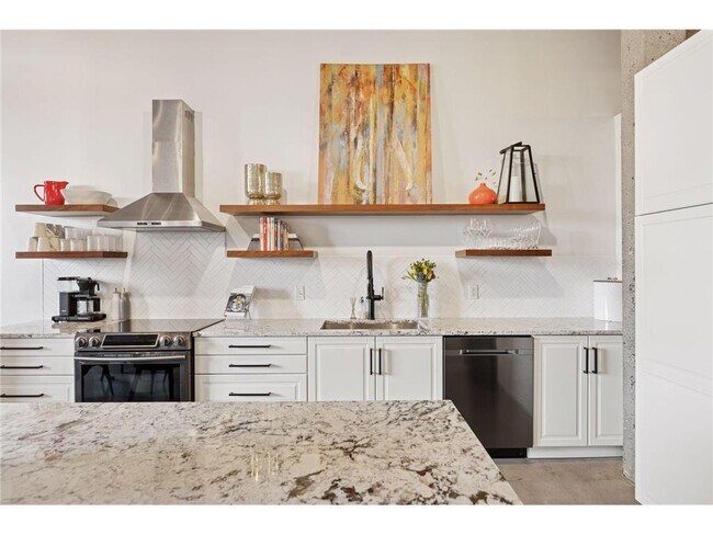 Building Photo - 718 N Washington Ave