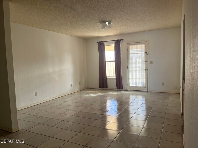 Building Photo - 4006 Skyline Ave