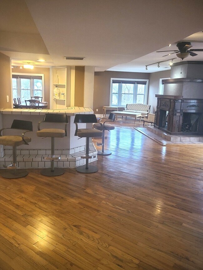 Building Photo - 630 Whitney Ave