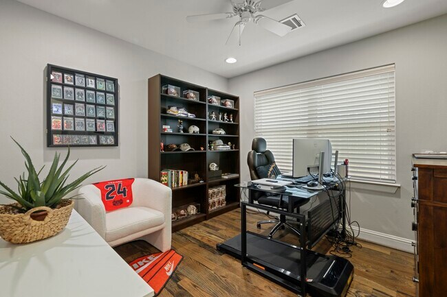 Building Photo - 2107 Hewitt Dr